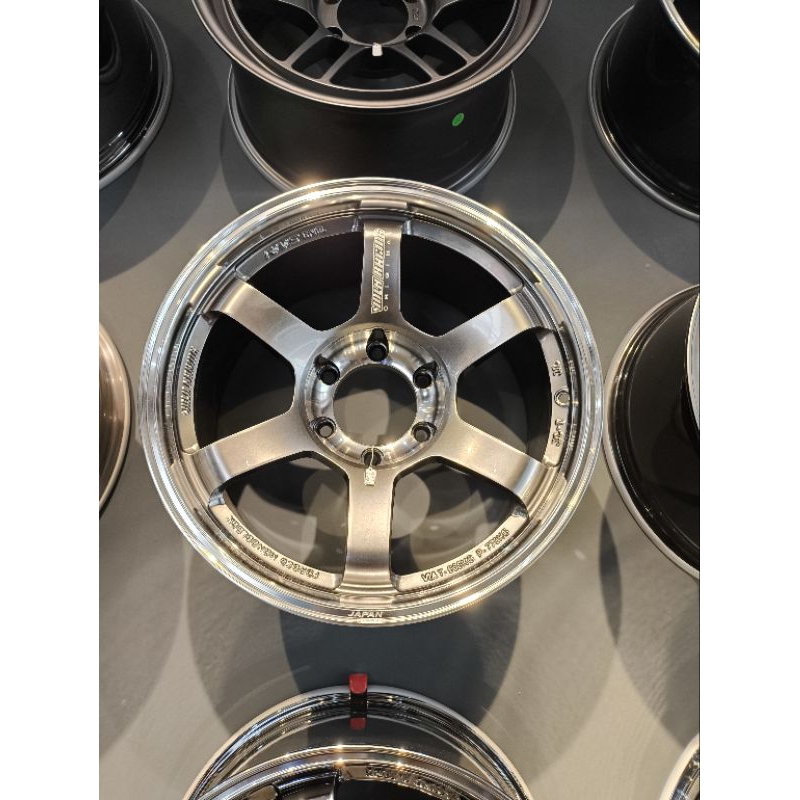 velg mobil te37 ring 18 lubang 6x139.6 warna polis