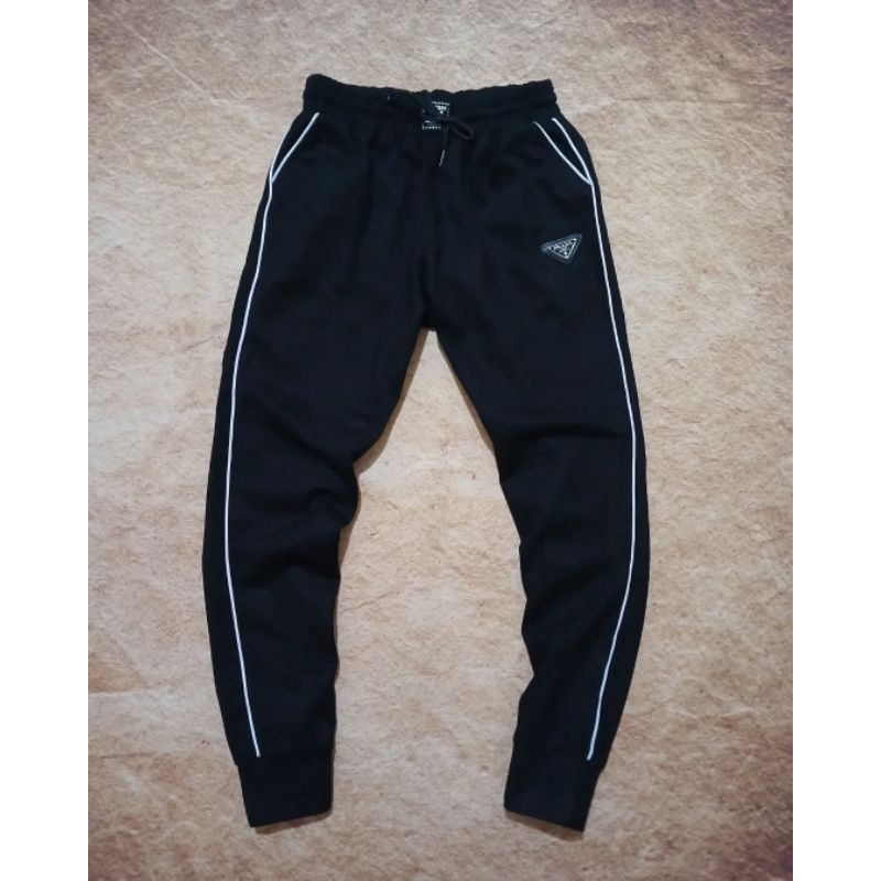 celana joger PRADA FASHION  bahan lembut seperti baru bekas second preloved