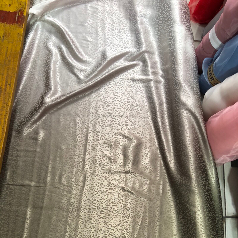 Kain armani Jaguar gradasi motif - kain armani Jaguar gradasi motif impor - kain armani Jaguar grada