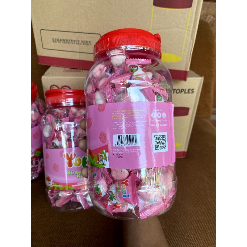 

Yupi candy Kiss Strawberry Jar/Toples
