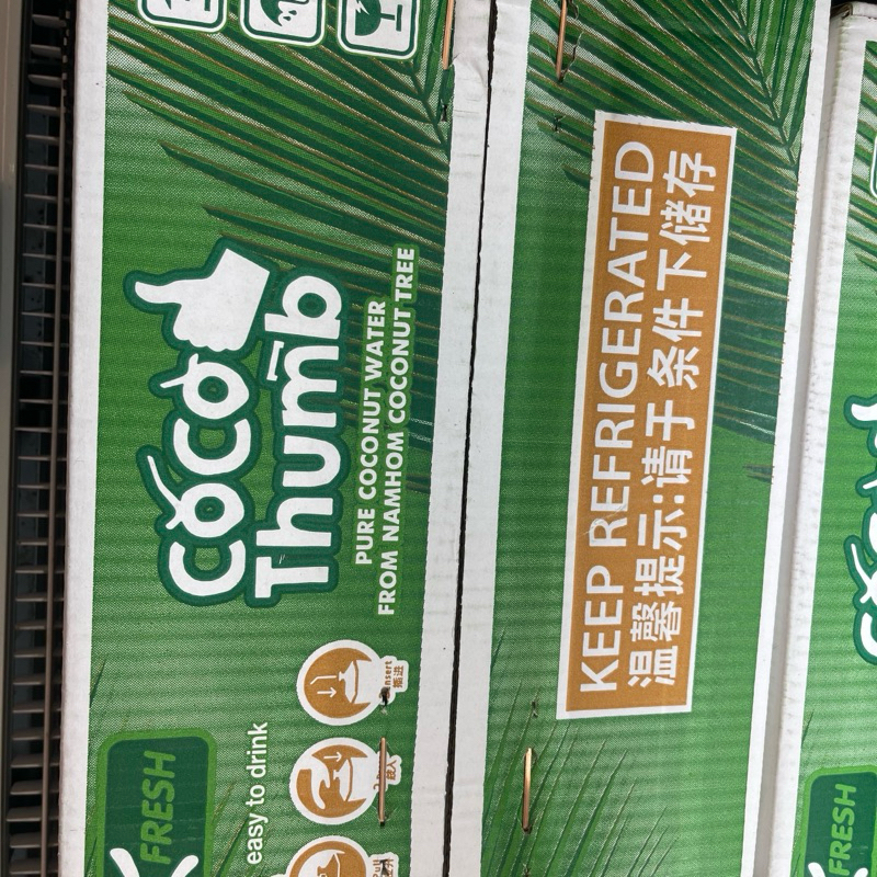 

Cocothumb coconut water isi 6 pcs/box