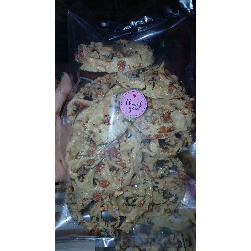 Peyek oyot kembang goyang