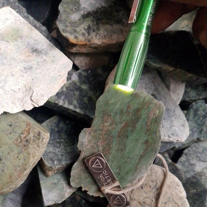 batu badar besi hijau muda