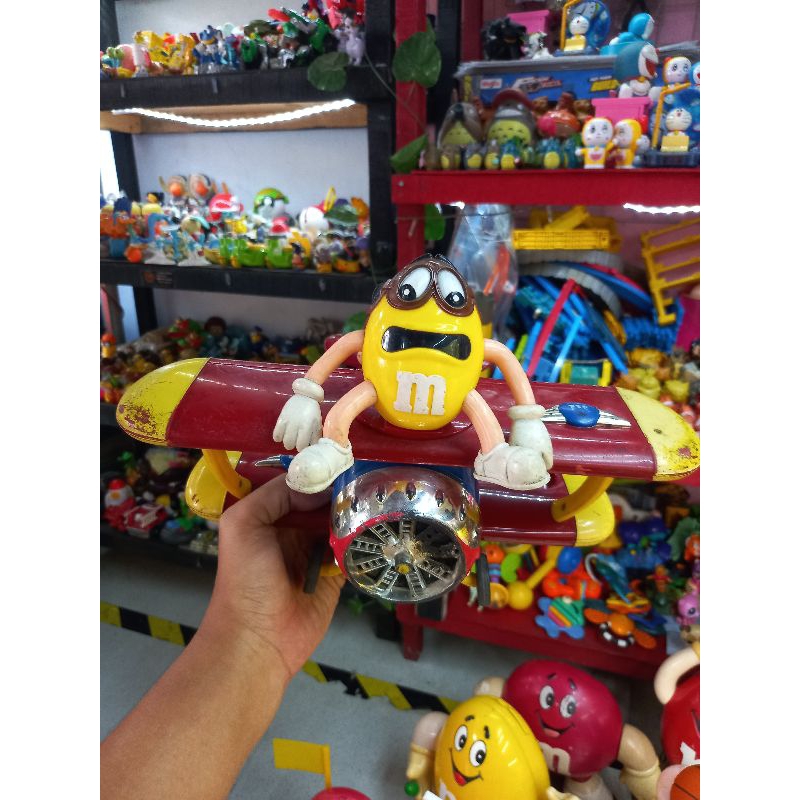 figure mnm pesawat terbang