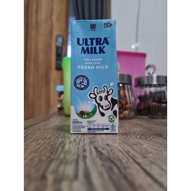 

Susu UHT Ultra Milk 200 ml