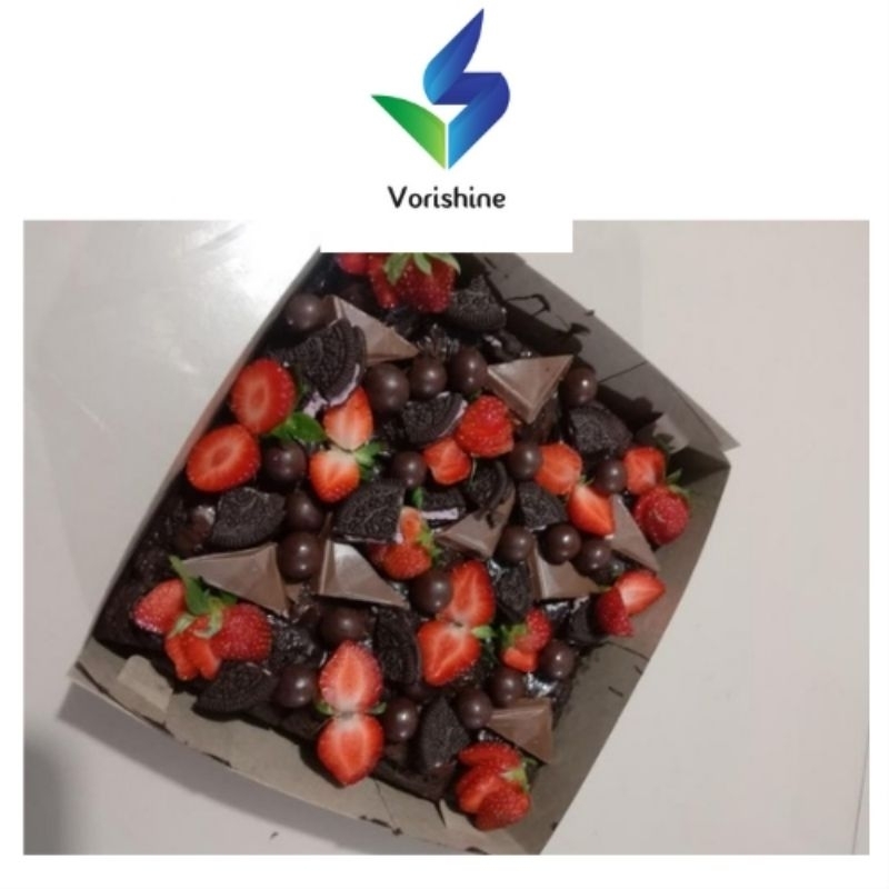 

Brownies Toping Strawberry, silverquen, dan oreo - Besar