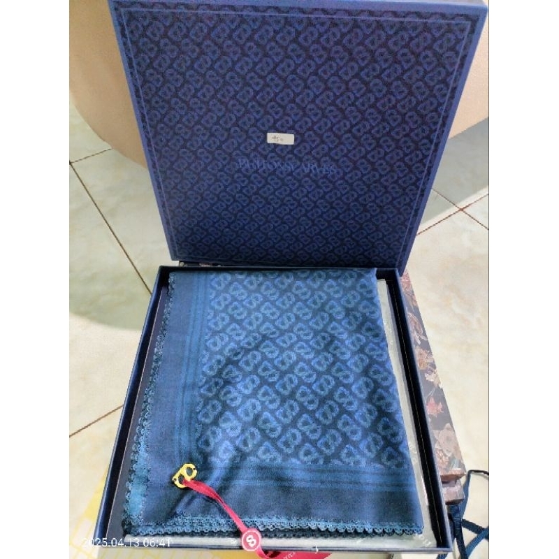 buttonscarves tapis de fleur navy