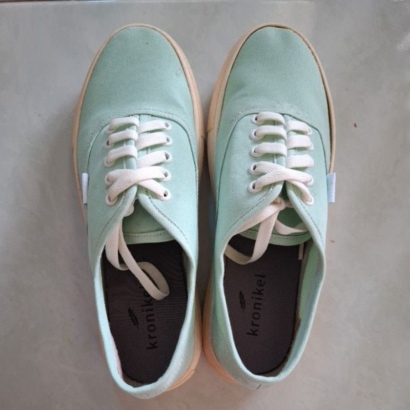 Sepatu Preloved Kronikel