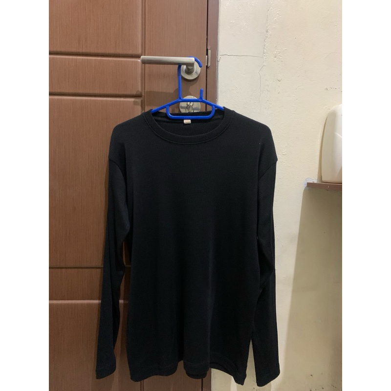 Preloved Kaos Rib Hitam