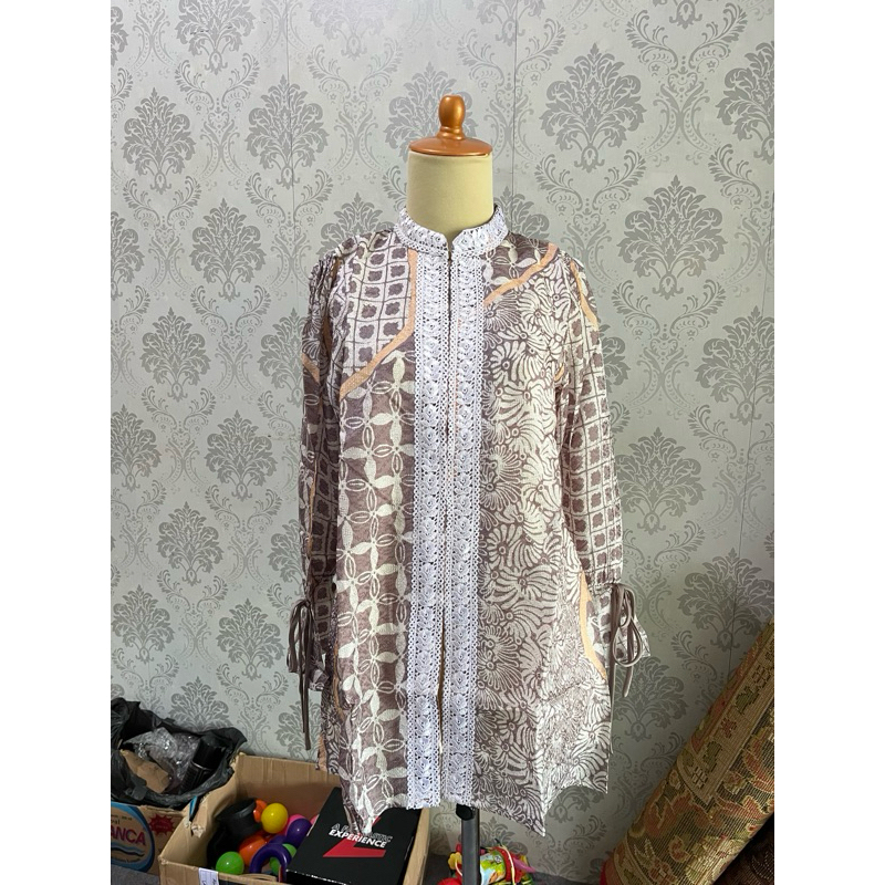 KEISHA BLOUSE BY SARAH THE LABEL