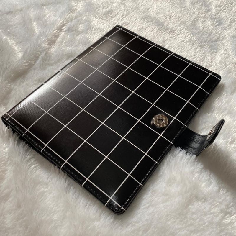 

Binder B5 Custom Black and White