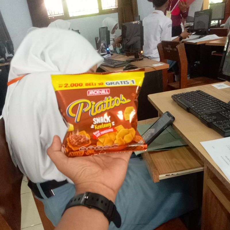 

Keripik kentang Piattos
