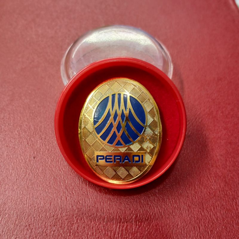 Pin peradi magnet