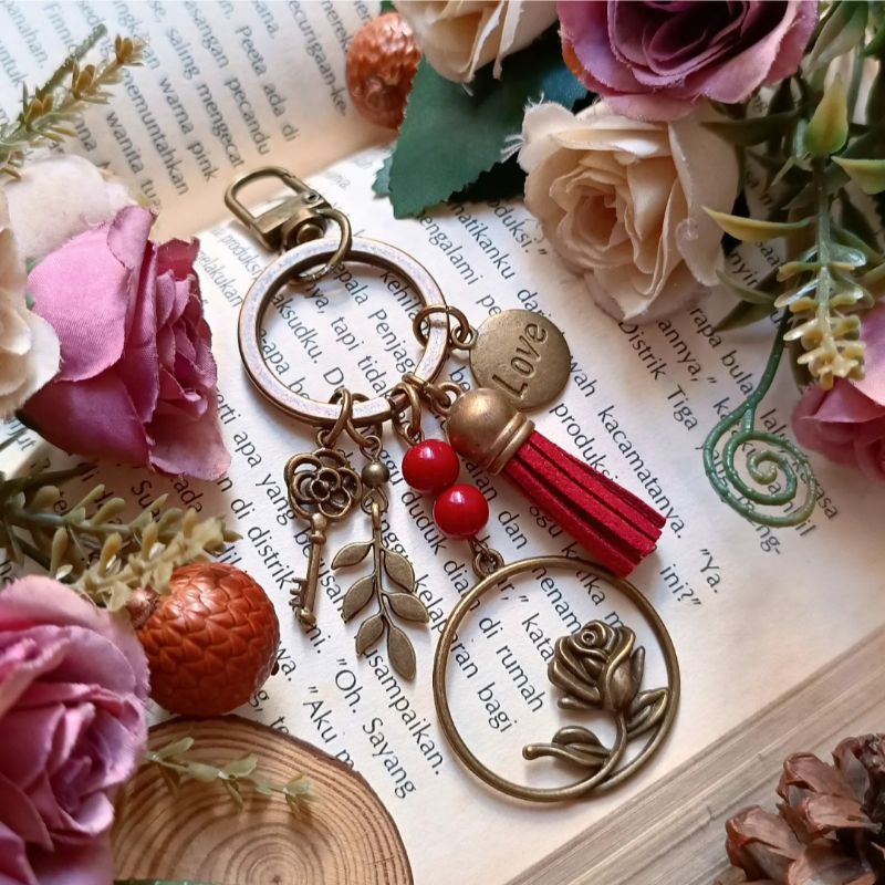 Gantungan Tas Bag Charm Vintage Red Rose Mawar Merah Tassel
