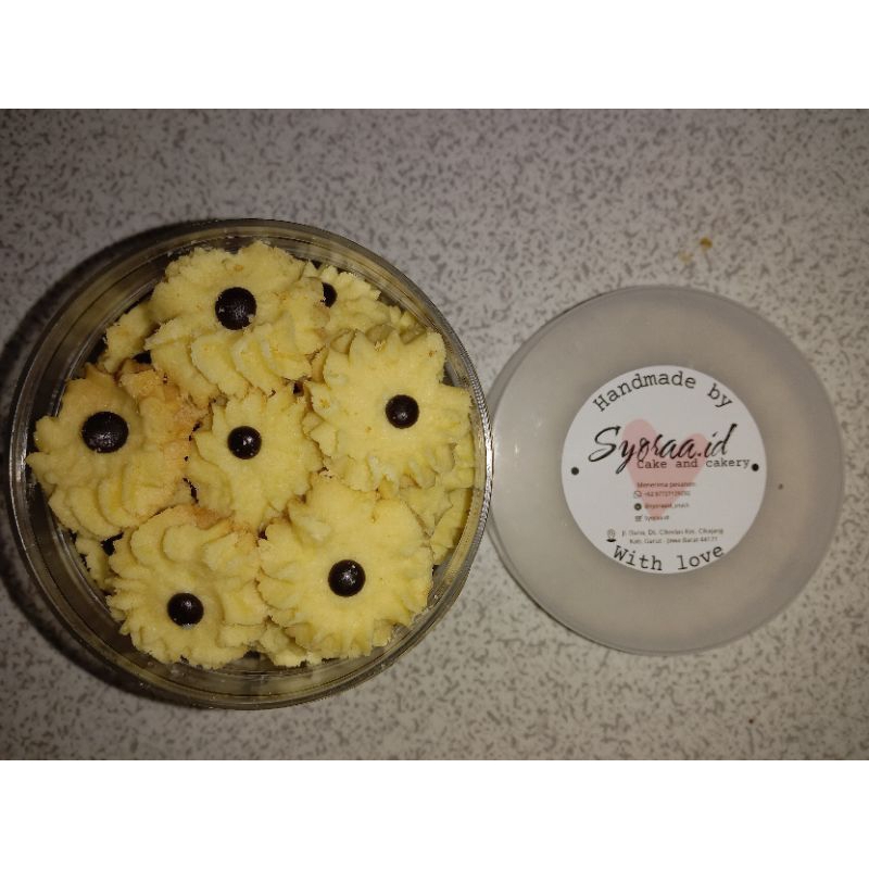 

Kue Semprit| Semprit chocoships| Semprit Nanas| Semprit Bunga| Semprit Kismis| Kue jadul| renyah gurih manis| Netto 250 gram dan 500 gram