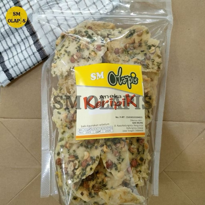 

(Oleholeh.id) Peyek kucai camilan makanan oleh oleh khas Cilacap