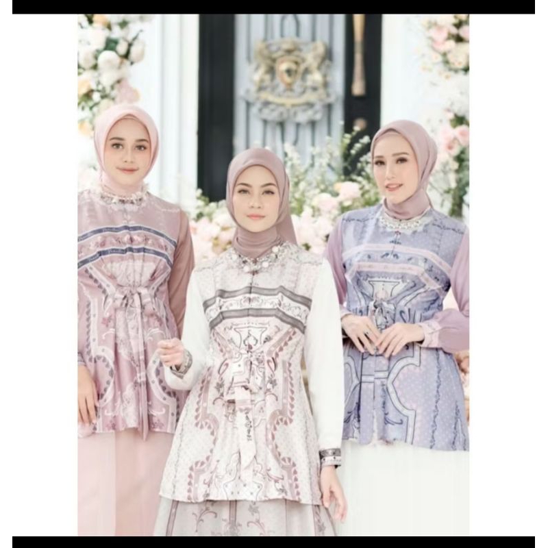 Preloved Vanilla Hijab Delarosa Blouse Size S