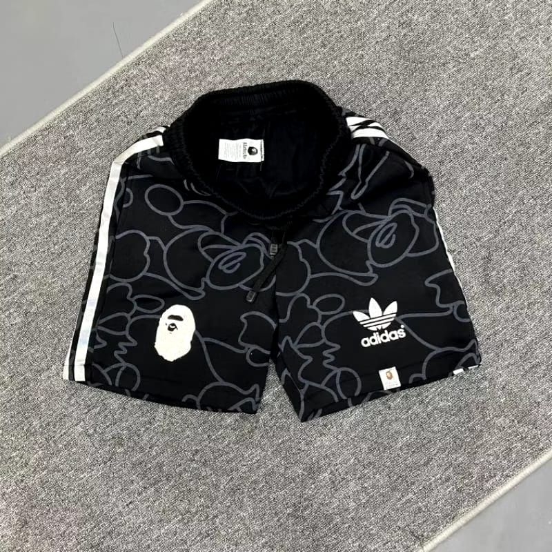 CELANA PENDEK BAPE CAMO