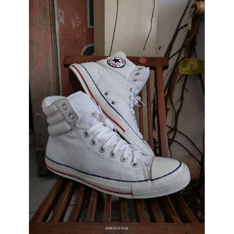 sepatu kulit converse putih