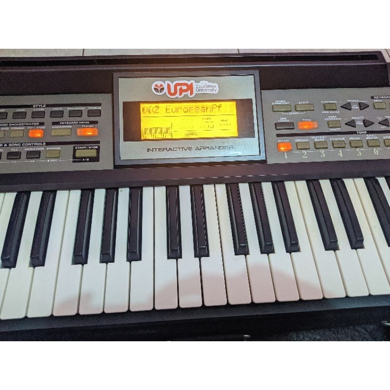 Keyboard/Piano Roland E09