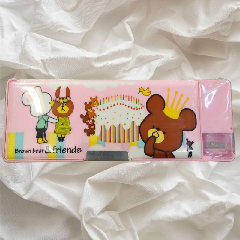

Kotak Tempat Pensil Magnet Dua Sisi + free Rautan Karakter Brown bear & Friend | Tempat Pensil Karakter Brown bear & Friend