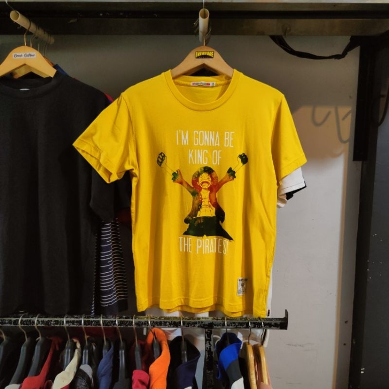 Kaos One Piece Uniqlo