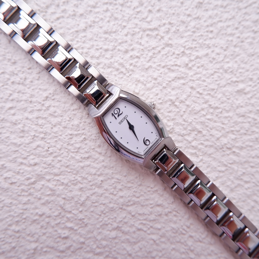 Seiko Vintage Silver watches with classic dial and bracelet jam tangan vintage Seiko Ladies Vintage 