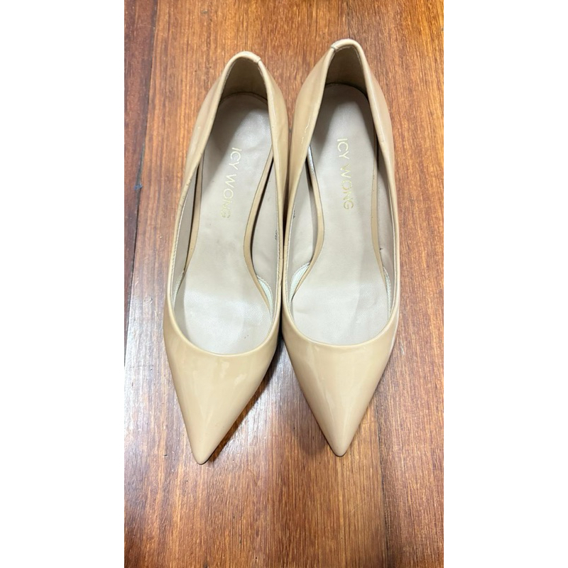 Icy Wong Glossy nude