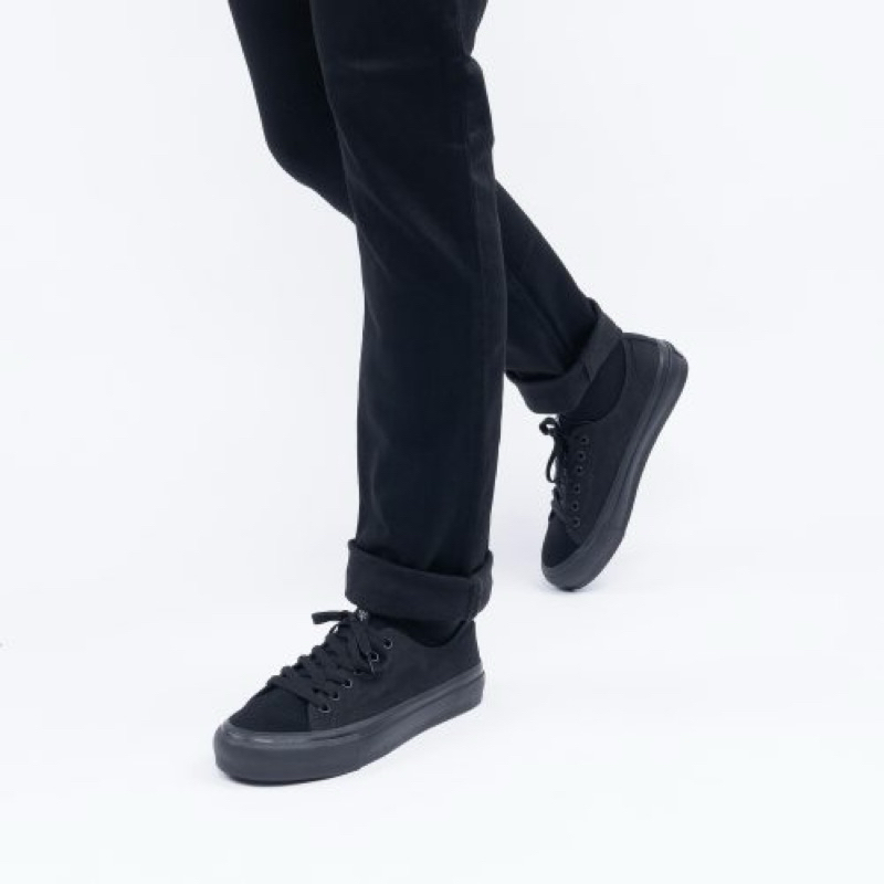 SAVIOR LOW AB MATERNAL DISASTER FOOTWEAR SEPATU SNEAKERS