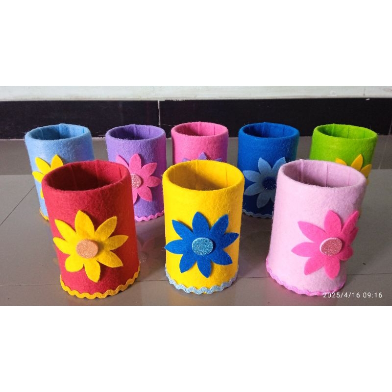 

(Free Nama) Tempat pensil dari kain flanel dan kaleng bekas