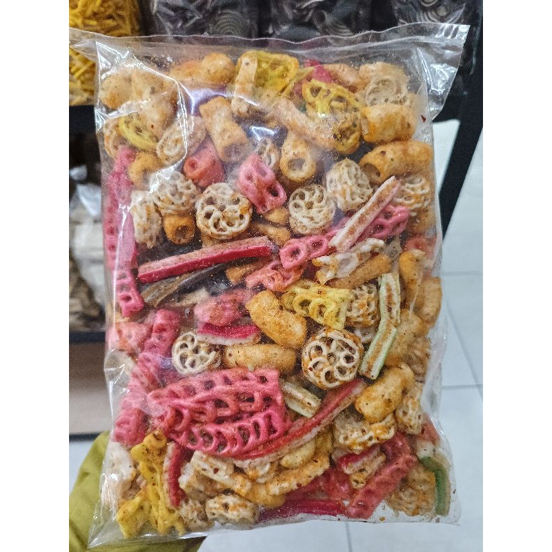 

Krupuk Seblak Campur/Mix extra Pedas daun jeruk 500grm
