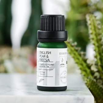 IUIGA English Pear & Freesia Essential Oil - Minyak Esensial English Pear & Freesia Aromaterapi Rela