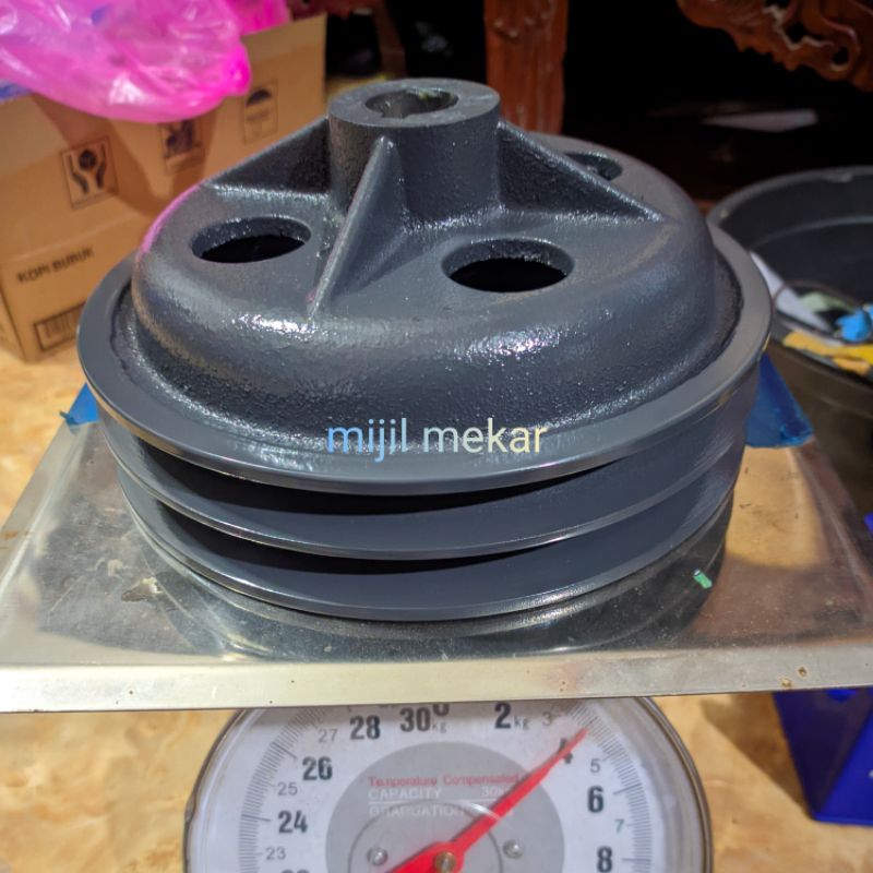 pulley v gear box , ORIGINAL KUBOTA, kubota combine harvester dc 35 , 5T081-65130