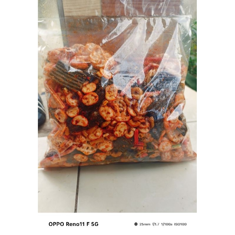 

Krupuk Seblak Seblak Campur Mix Pedas Daun Jeruk 500gram 1kg