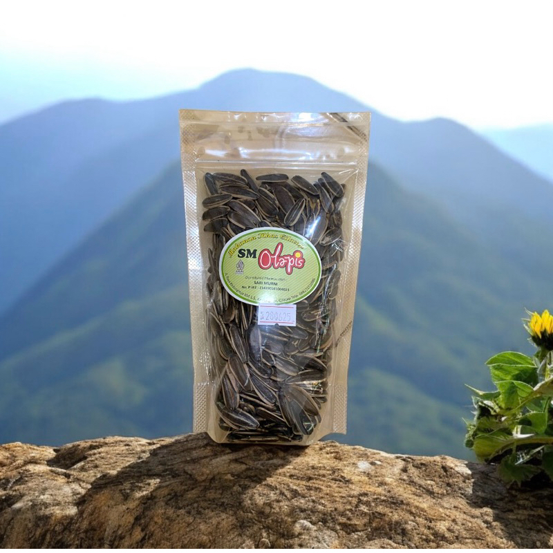 

(Oleholeh.id) Kuaci makanan oleh oleh Cilacap