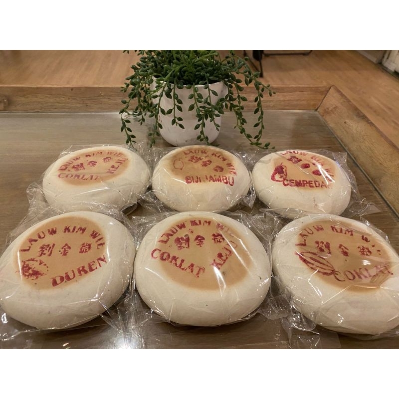 

Kue mooncake (kue bulan) Ny. Lauw(lauw kim wie)