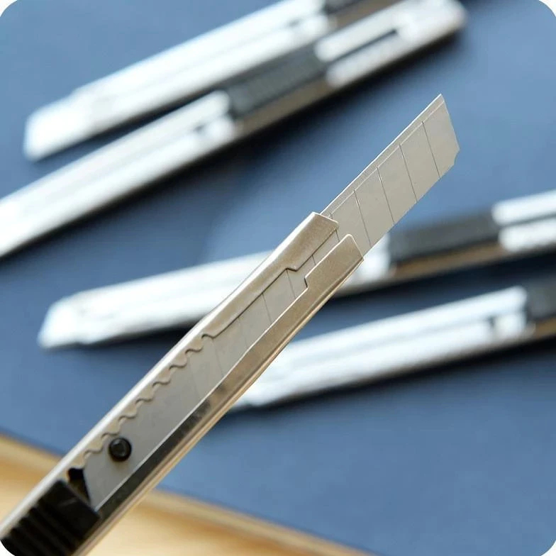 

PISAU CUTTER SILVER STAINLESS MINI KECIL PANJANG 13CM MURAH