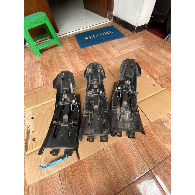 spakbor belakang crf bagian atas ori