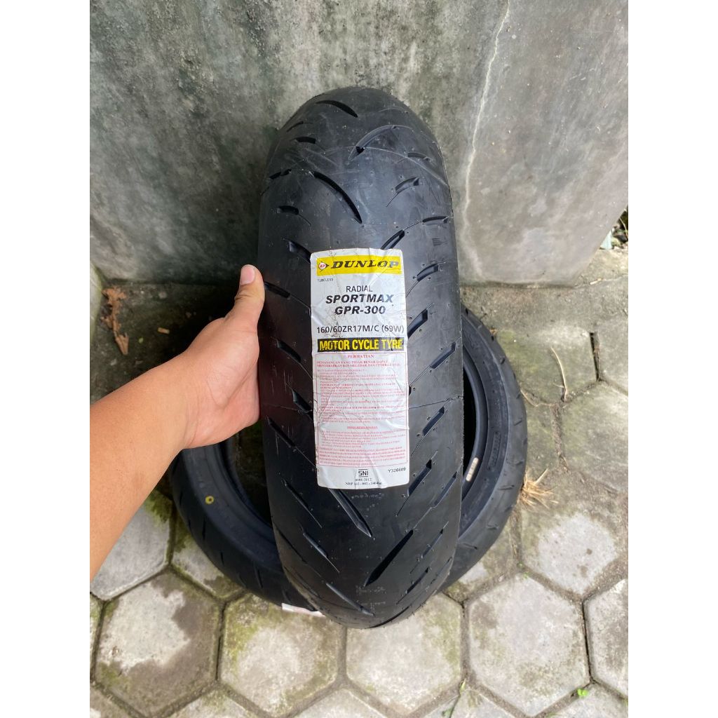 Ban Belakang Ninja Ukur 160/60-17 Tubeless Ban Luar Dunlop Sportmax GPR300 Tubless