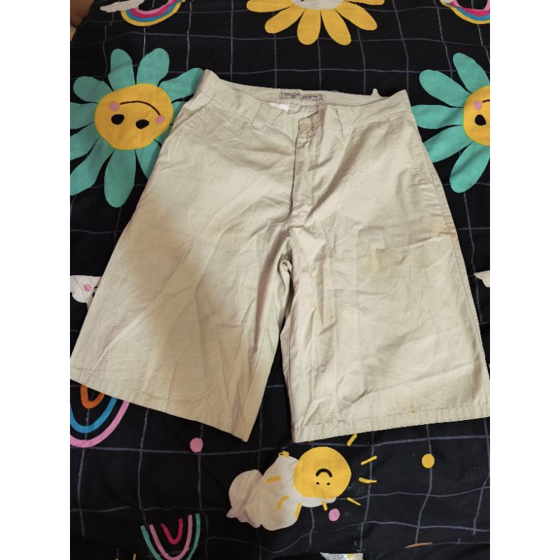 Jeans bawahan  Hound warna coksu size : 30 L pinggang : 38 Lpaha 30 panjang celana :  52
