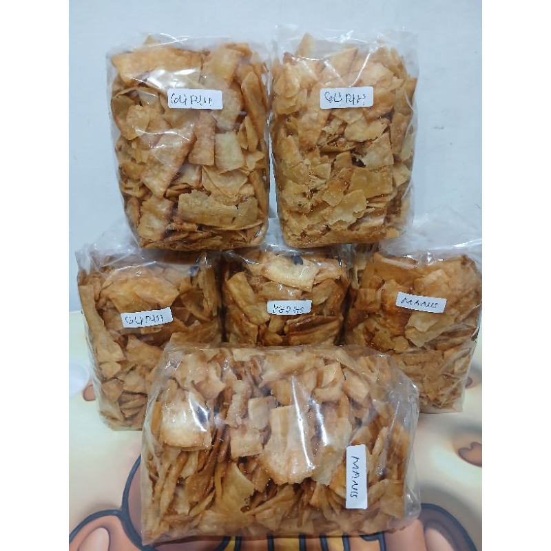 

Balungkuwuk (keripik singkong di keringkan) berbumbu