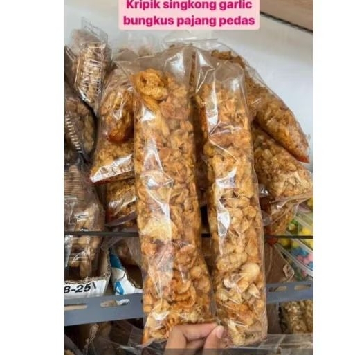 

Keripik singkong pedas rasa bawang putih jeruk purut