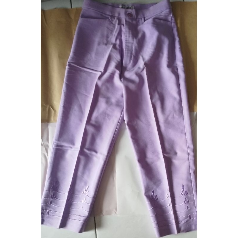 Celana kain 3/4 warna lilac muda