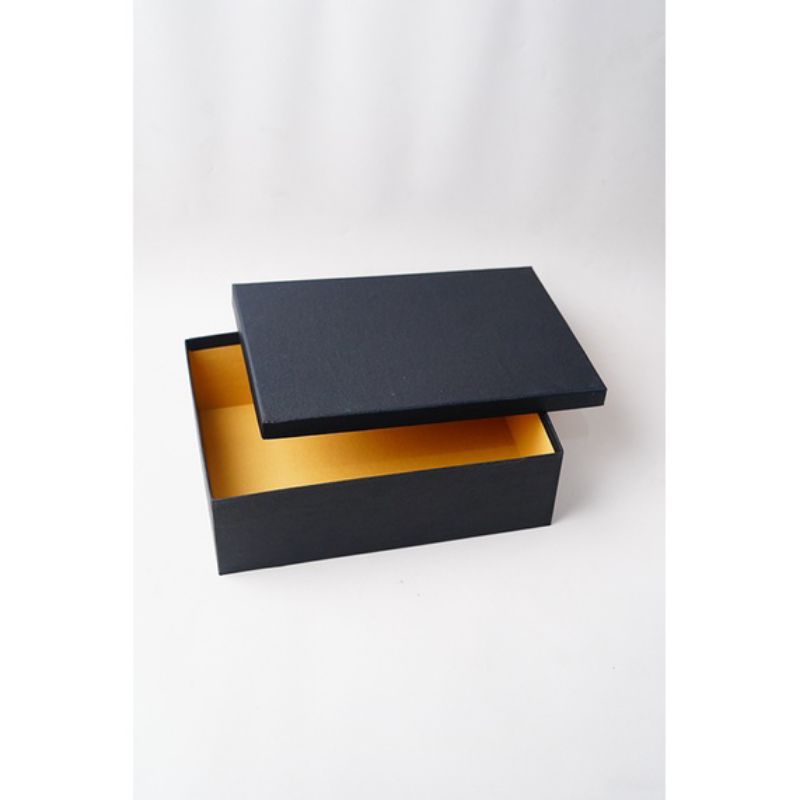 

(30 X 25 X 10 CM) FULL HITAM TANPA PITA KOTAK KADO HARDBOX