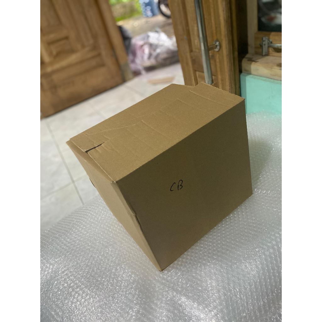 

Pakai kardus supaya paket lebih aman