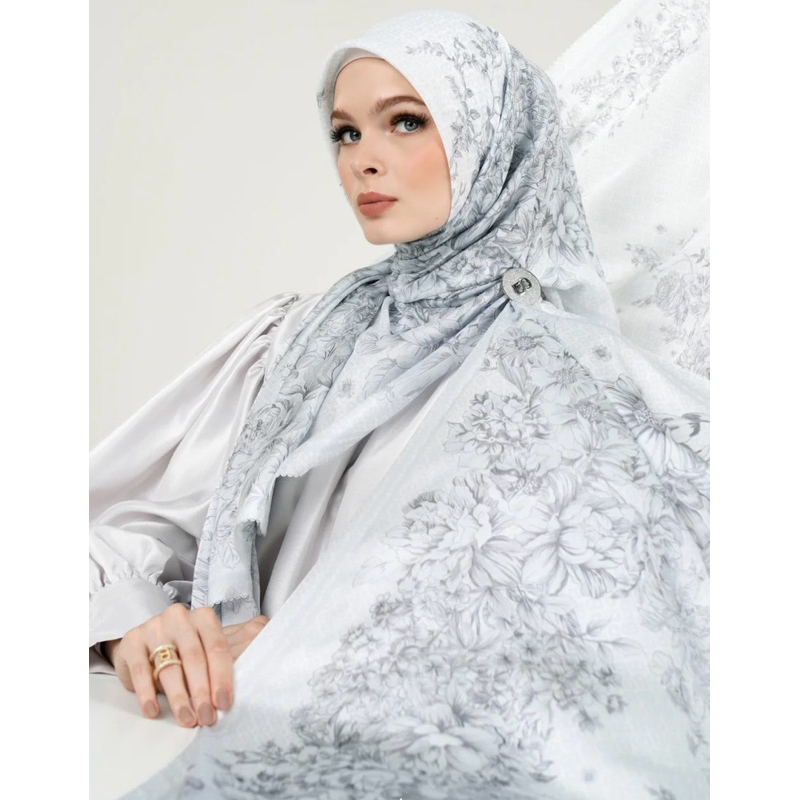 Buttonscarves Florescent square Lily