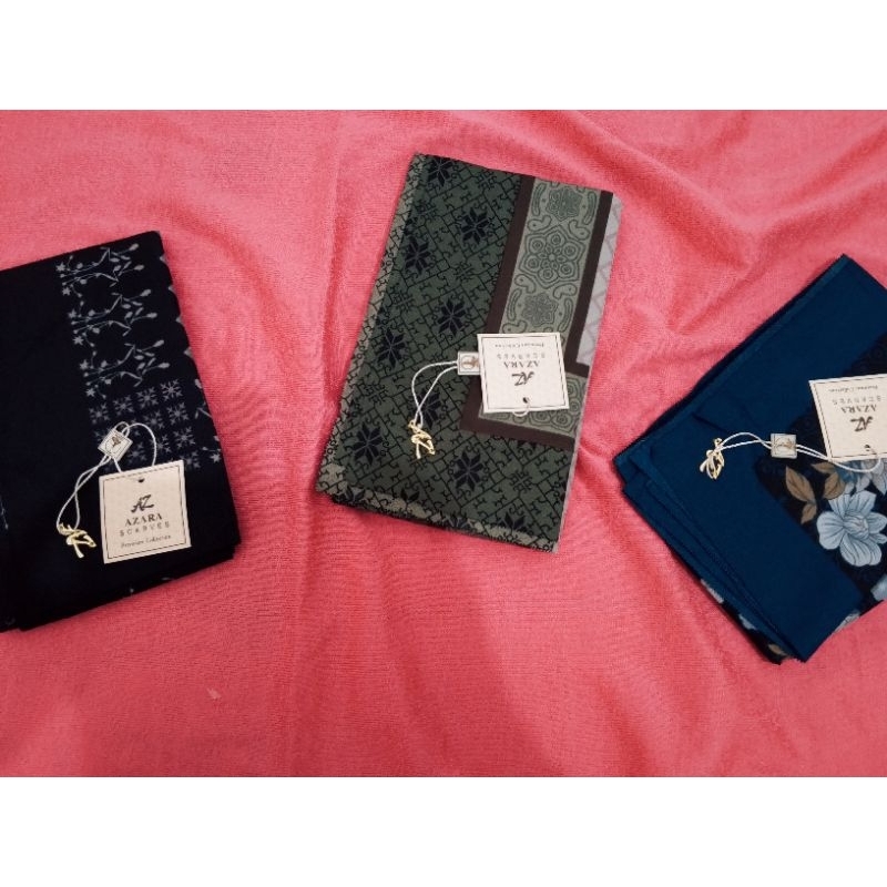 Azara jilbab segi empat series hitam