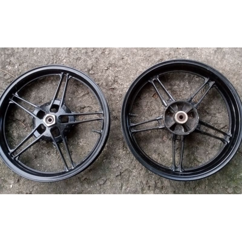 Pelek Motor yamaha R 15 V2 ,Ex cabre original Seken copotan