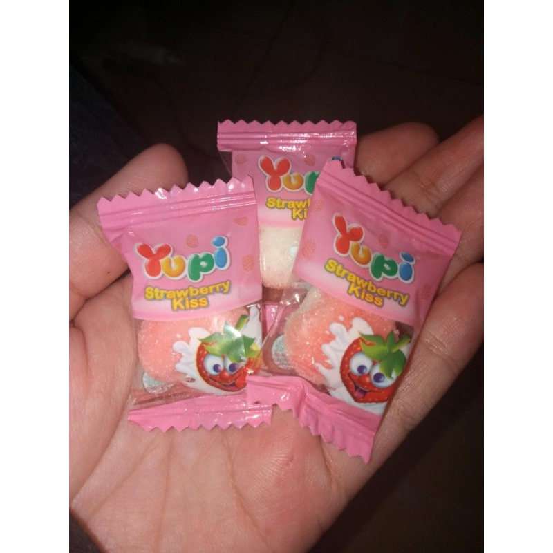 

(BIKIN KADOMU) 10PCS YUPI STRAWBERRY / PERMEN YUPI / CUSTOM HAMPERS KADO GIFTBOX