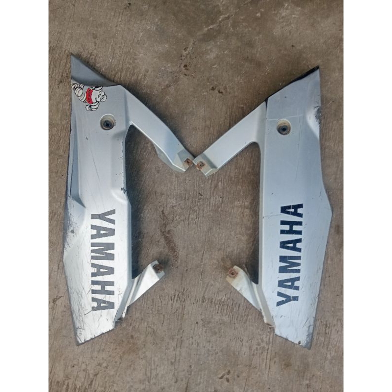 cover fairing sayap bawah set kanan kiri R15V3 barang seken ORI copotan